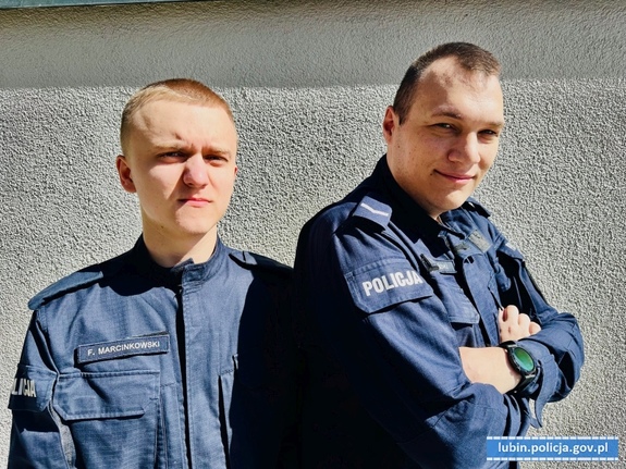 dwóch policjantów